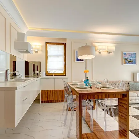 Apartment Bentley